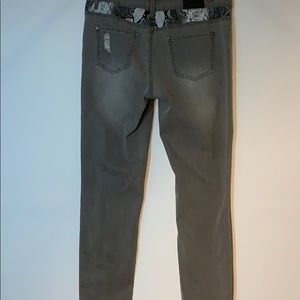 🛍🛍La Belle Roc jeans Size 9/10 Gray Snake design
